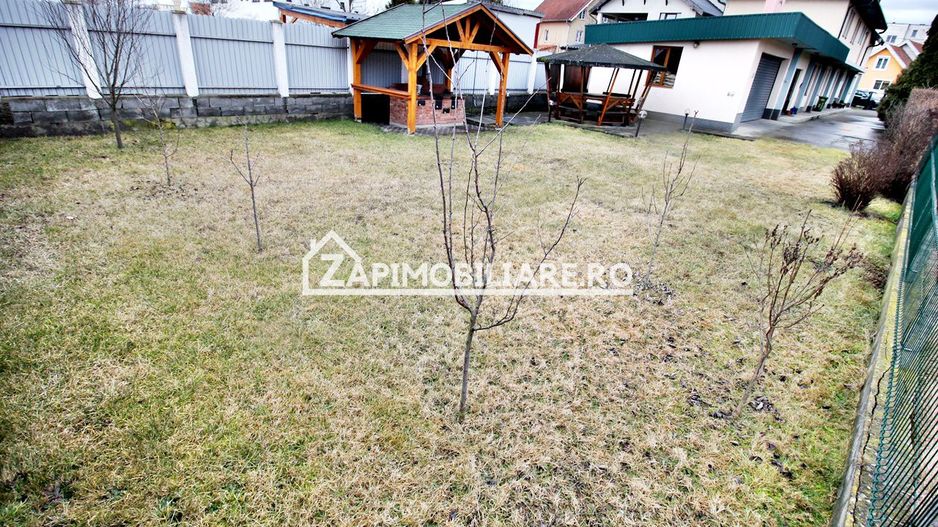 Casa+spatiu comercial cu trifazic,434 mp, 750 mp teren, - Poză 1
