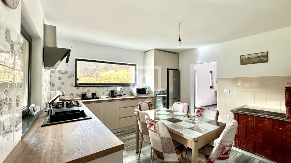 Casa din barne cu 3 dormitoare si pardoseala Gura Humorului - Poză 5