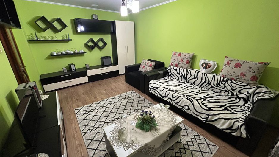 Apartament 2 camere, decomandat - zona Cetate - Poză 1