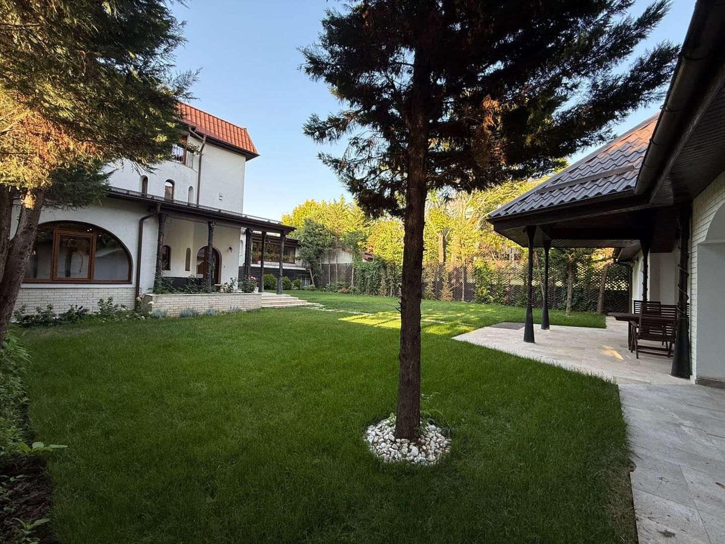 Vilă elegantă cu teren de aproximativ 1.000 mp - Poză 2