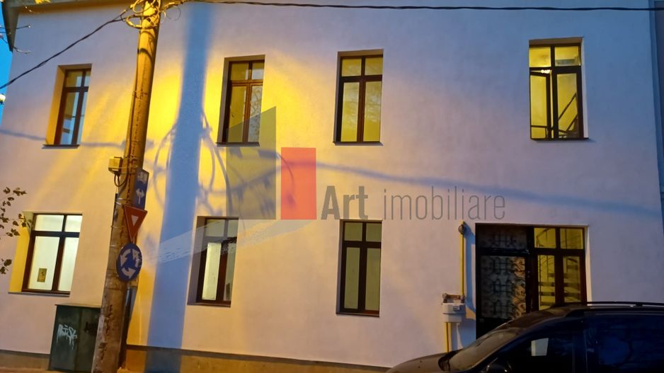 Vila  de inchiriat recent renovata - Poză 1