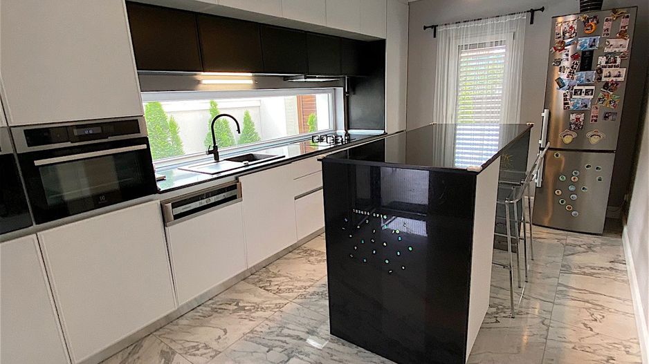 Vila deosebita cu piscina zona Dumbravita - Poză 7