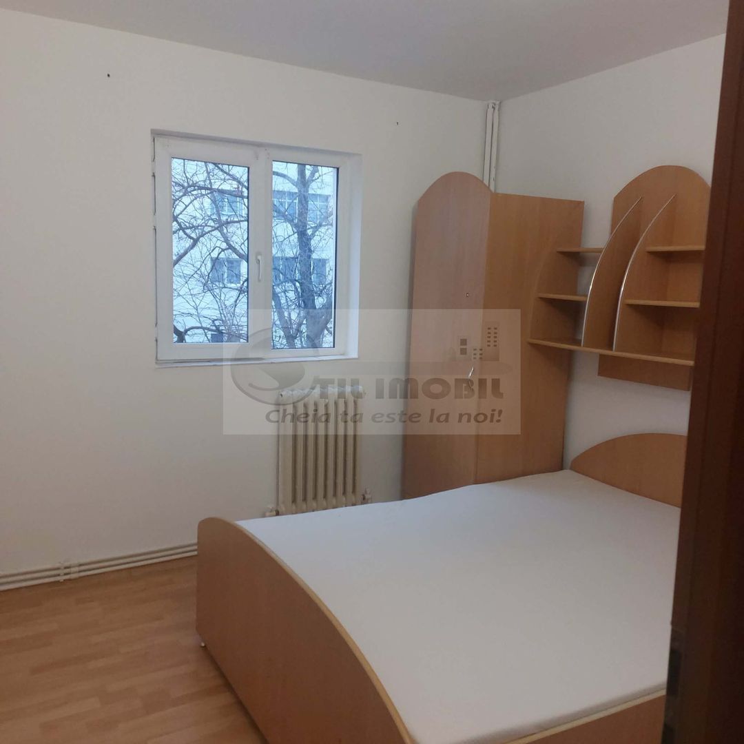Apartament semidecomandat cu 3 camere - Mircea cel Batran - 399€ - Poză 1