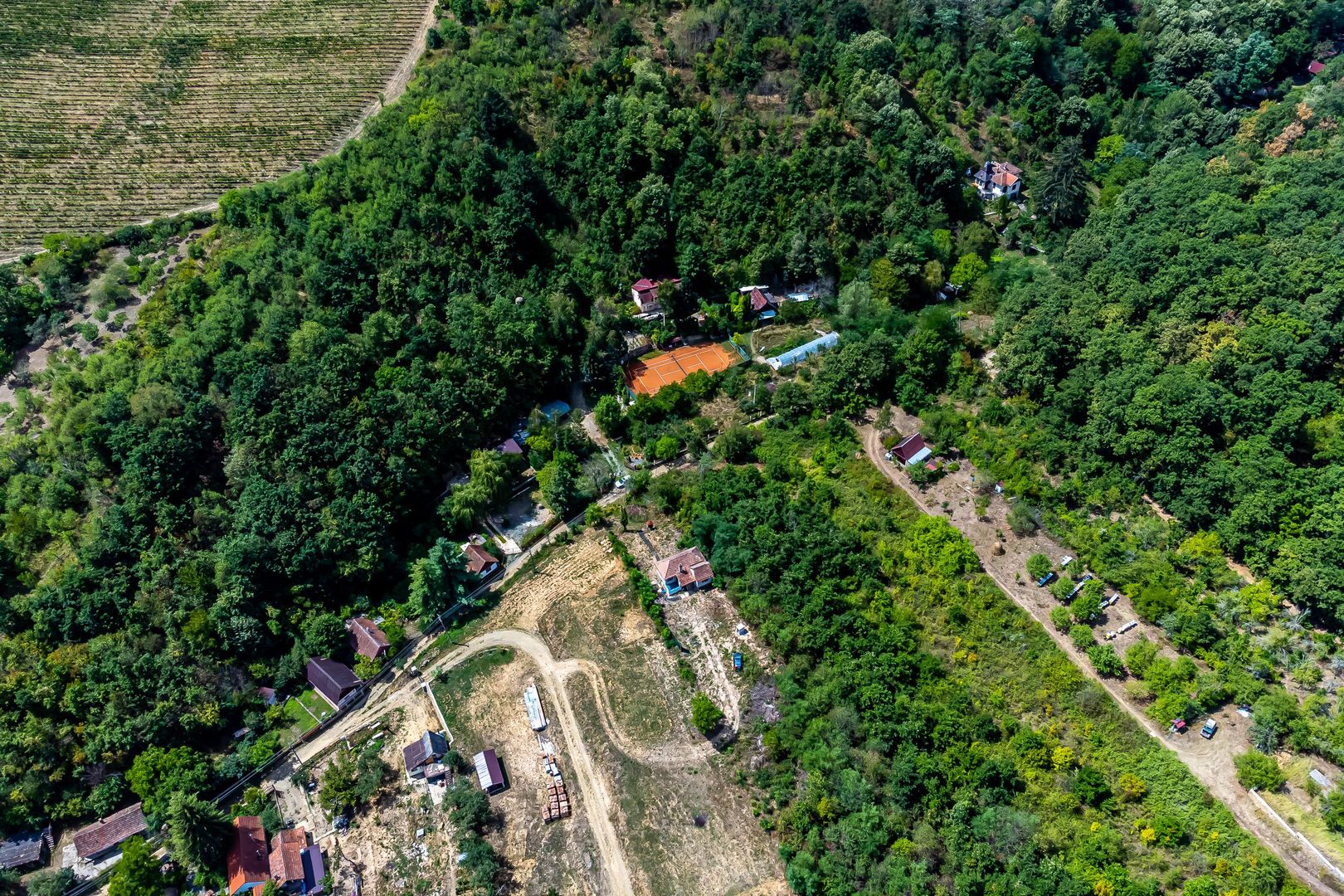 PROPRIETATE VÂNDUTĂ Casă conac cu 15.000 mp deal împădurit la Barațca, - Poză 13