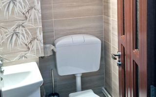 Apartament cu 2 camere, complet renovat, în zonă centrală din Tecuci - Poză 5