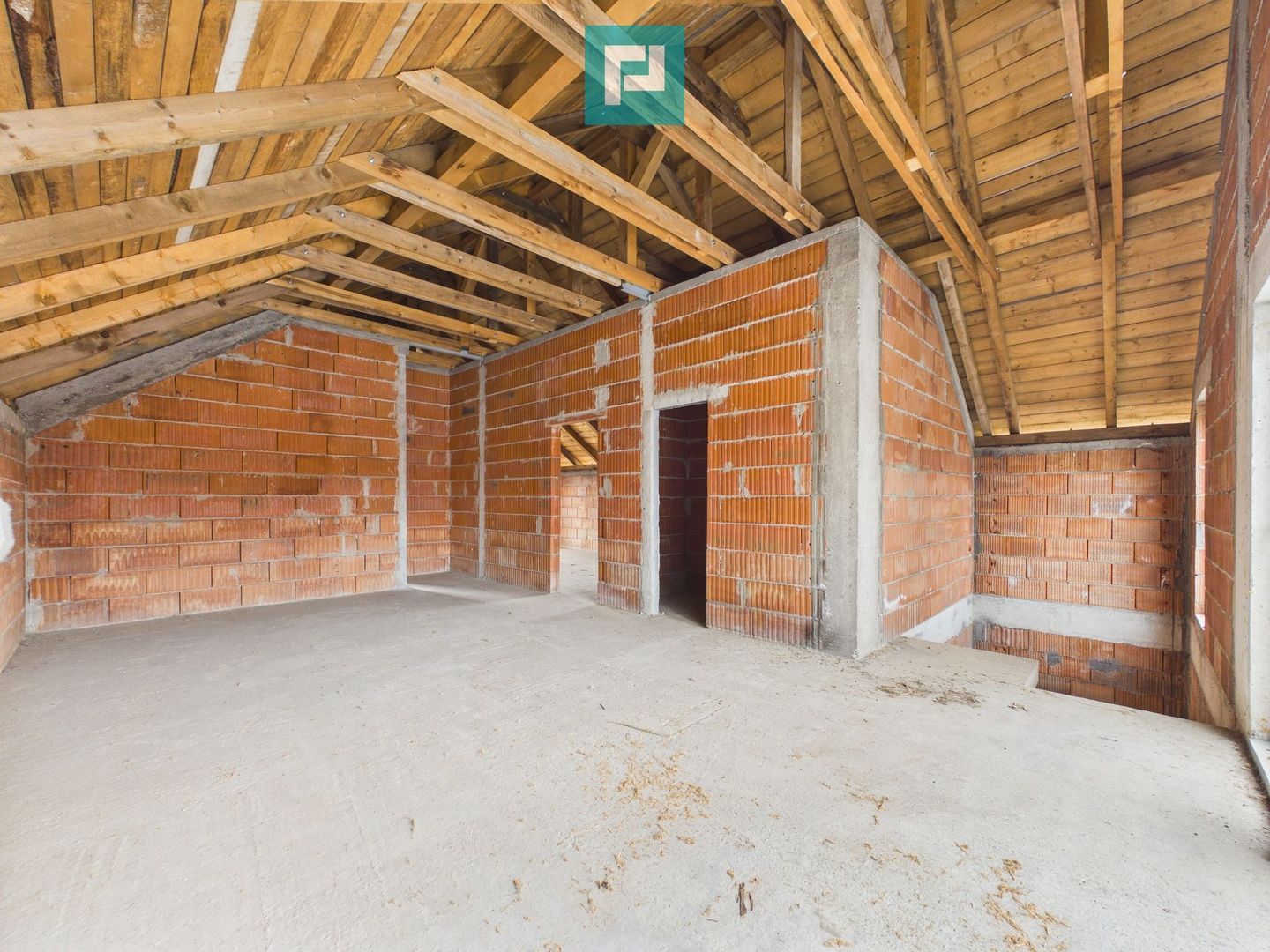 Casă la roșu cu piscină-Pârneava-767 mp teren - Poză 7