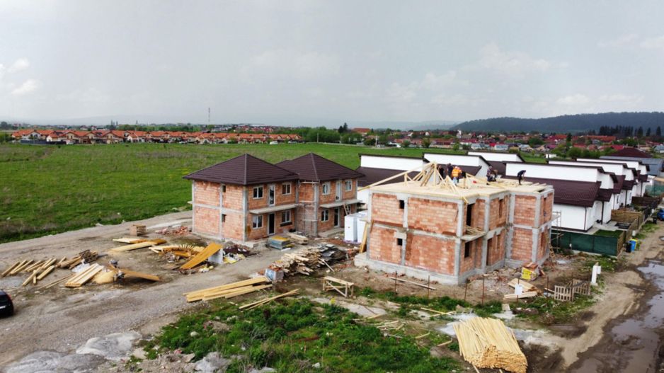 Casă alipită cu 4 camere la vânzare - Sânpetru - Poză 8