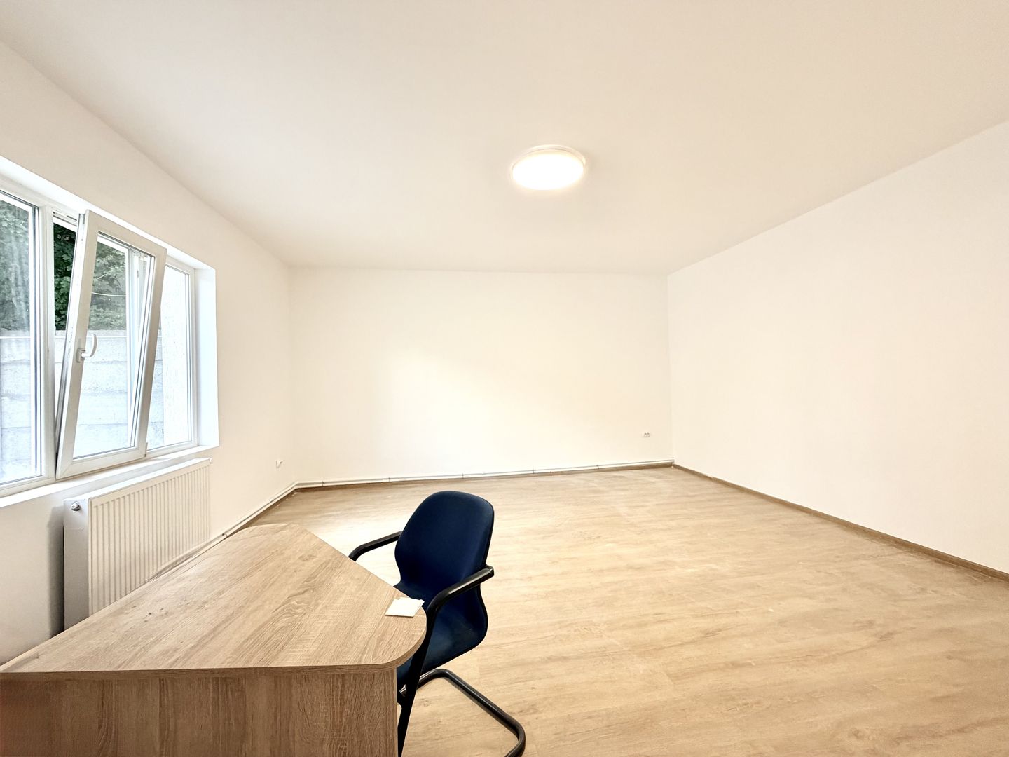 Spațiu comercial de închiriat – artera principală în nordul orașului. - Poză 15