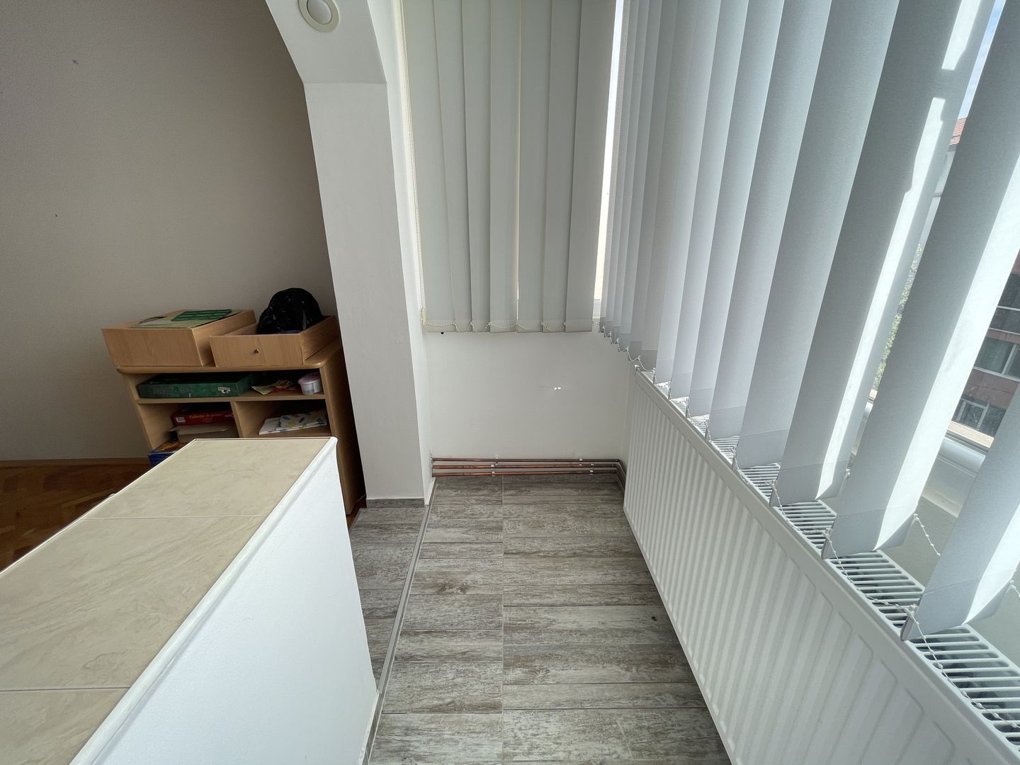 Apartament cu trei camere în bloc izolat -zona Aradului - Poză 3