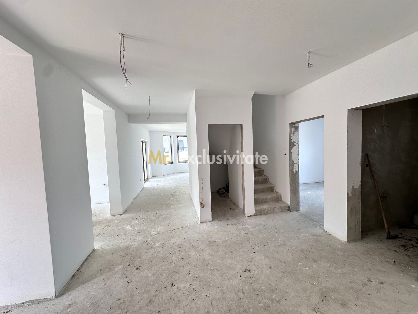 Casa individuala-4 dormitoare,225 mp utili,garaj-Chinteni - Poză 9