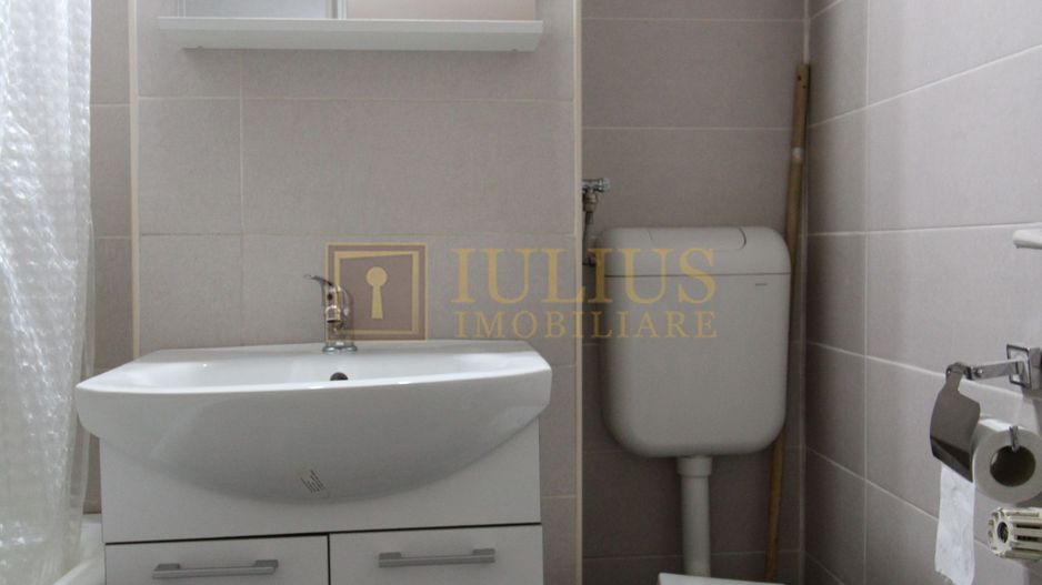 Medicina - Iulius Mall, dormitor cu pat matrimonial. - Poză 10