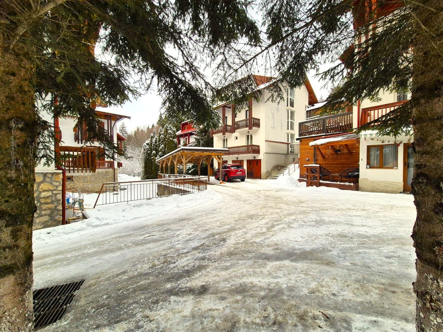 Comision 0 - Apartament în vilă, spațios, priveliște spre cabana Postăvaru - Poză 1