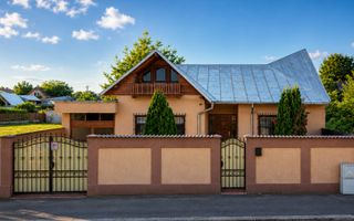 Vila 4 camere | Teren 532 mp | Piscina si foisor | Str. Lupeni - Poză 1