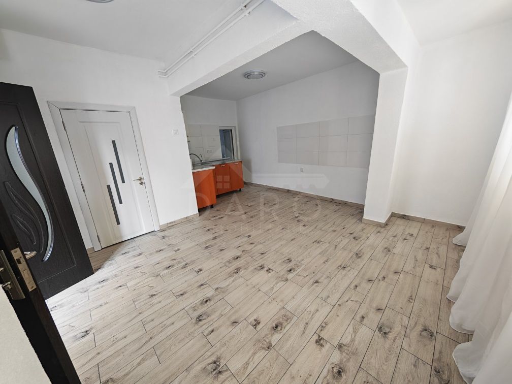 Casa de inchiriat zona centrala-ideal pt 4 studenti - Poză 1