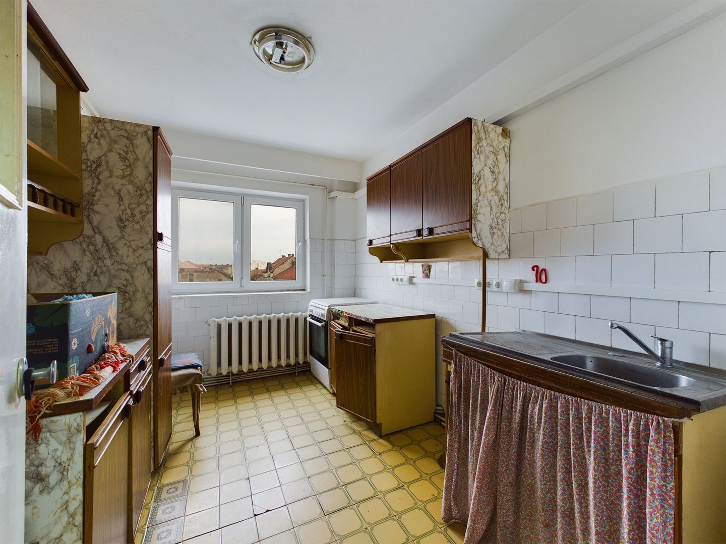 Apartament central cu 4 camere - Poză 1