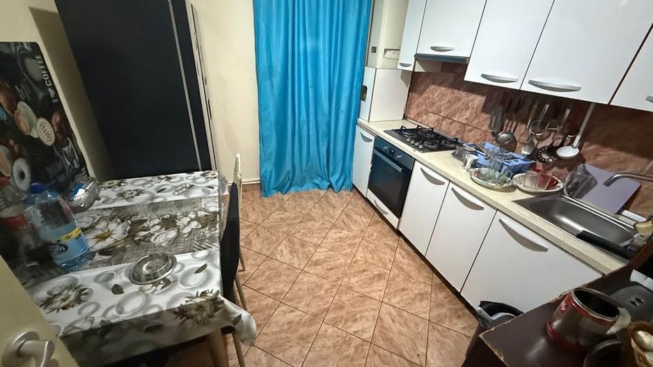 Apartament 4 camere, decomandat in Cetate - Poză 2