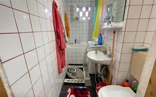 Apartament cu trei camere,etaj 2 - zona Cetatii - Poză 14