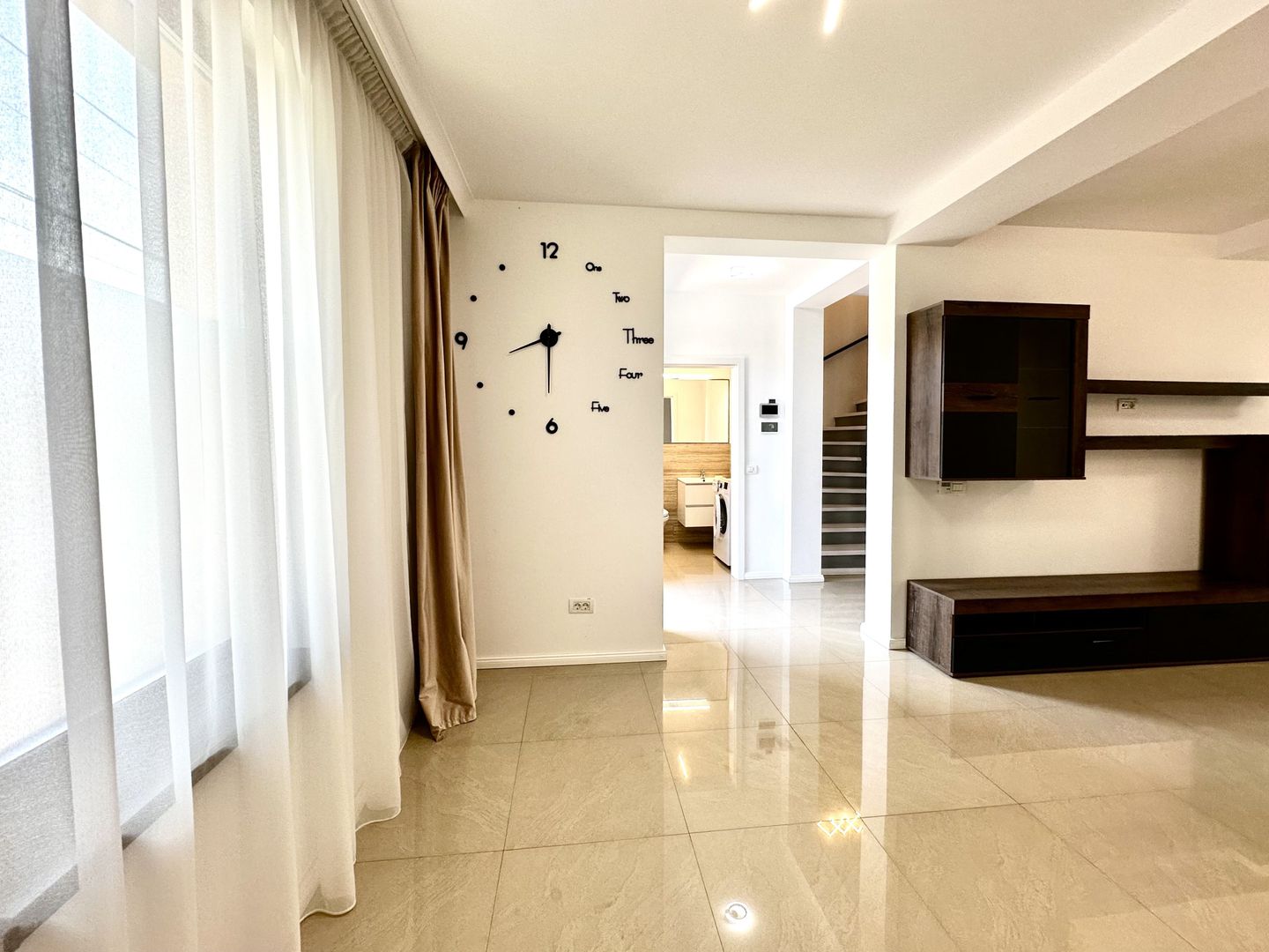 Casa de inchiriat la Liziera Pădurii - intrarea in Dumbrăvița - Poză 3