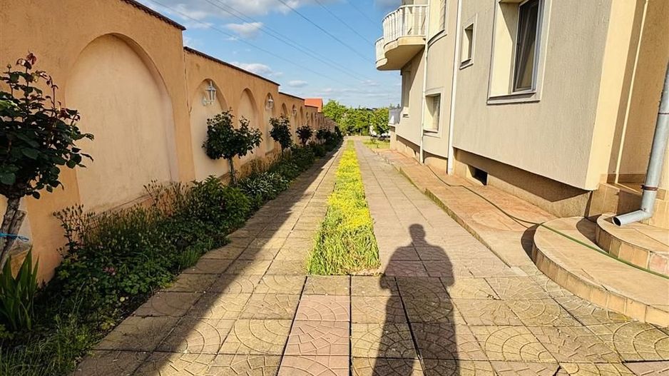 VILA CU 14 CAMERE SI 3405 MP TEREN IN SANMARTIN - Poză 2