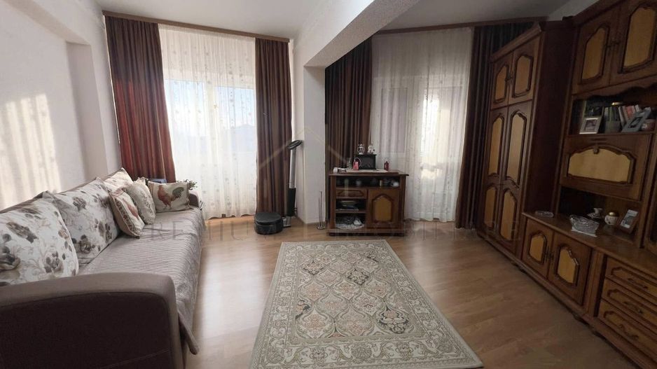 Apartament 3 Camere - Decomandat - Zona de jos - Poză 2