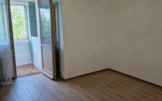 Garsonieră Titan, etaj 4, bloc reabilitat, preț negociabil - Poză 6