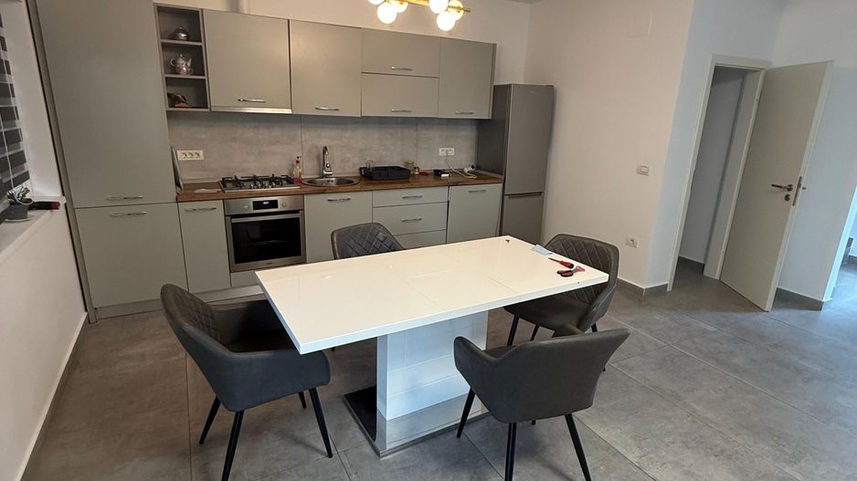 Locuinta cu 3 camere, curte si 2 locuri de parcare - Poză 3