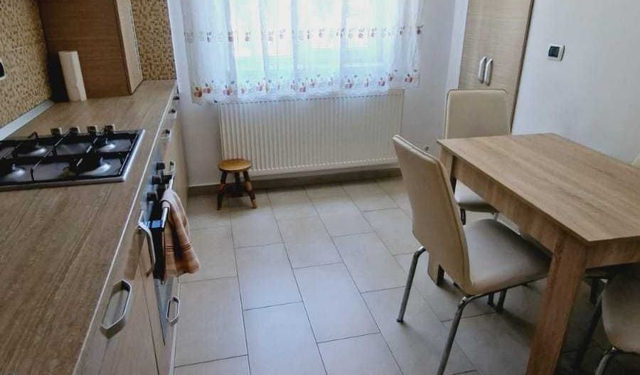 De vânzare apartament 4 camere - Poză 1