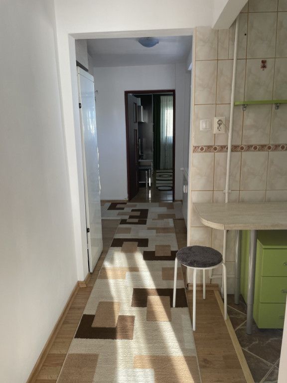 Apartament 2 camere decomandat la 7-8 minute de metrou - Poză 4