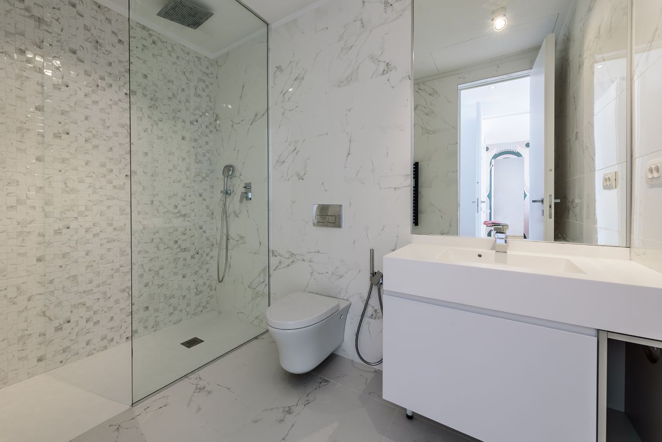 Apartamentul de la Malul Mării – Eleganță Contemporană în Inima Stațiunii - Poză 17