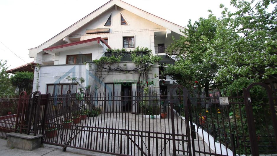 Vilă modernă în Tătărași, 240 mp, 6 camere, terasă cu vedere - Poză 1