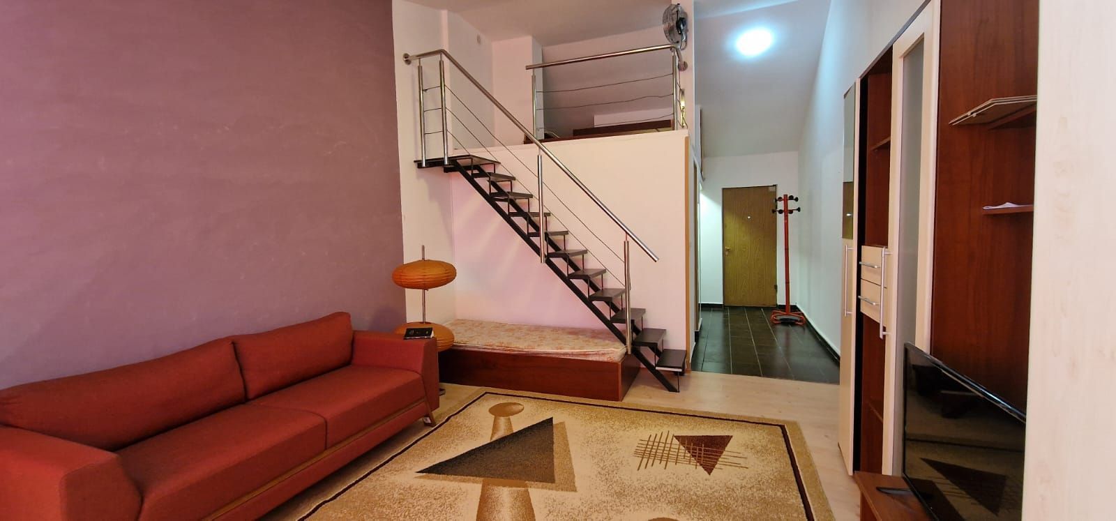 Apartament renovat cu o camera pe 2 nivele | Curte | Parcare | Grigorescu - Poză 1