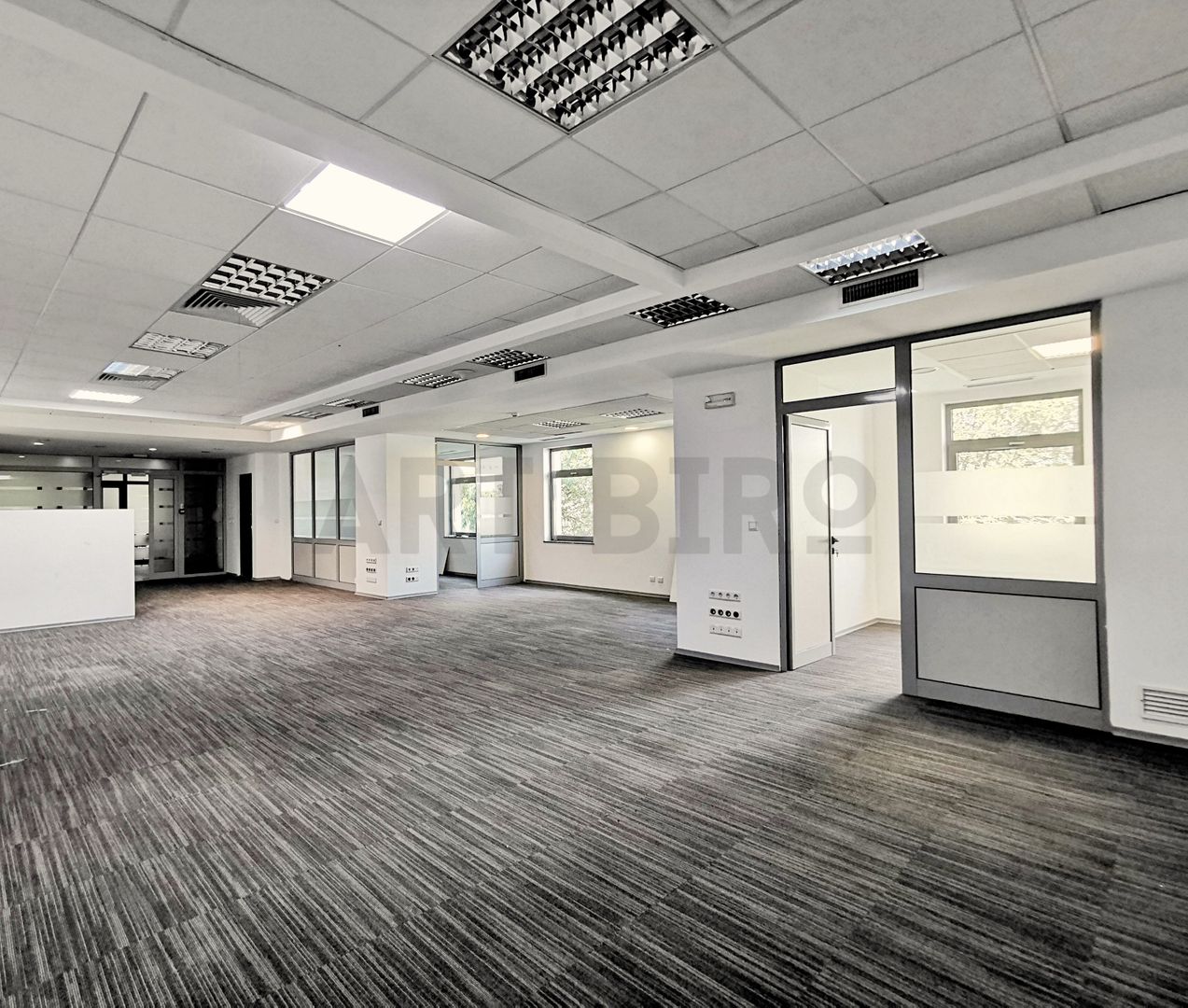 Zero comision, 260-682mp birou mobilat, move-in ready, Romana, 6' metrou - Poză 4