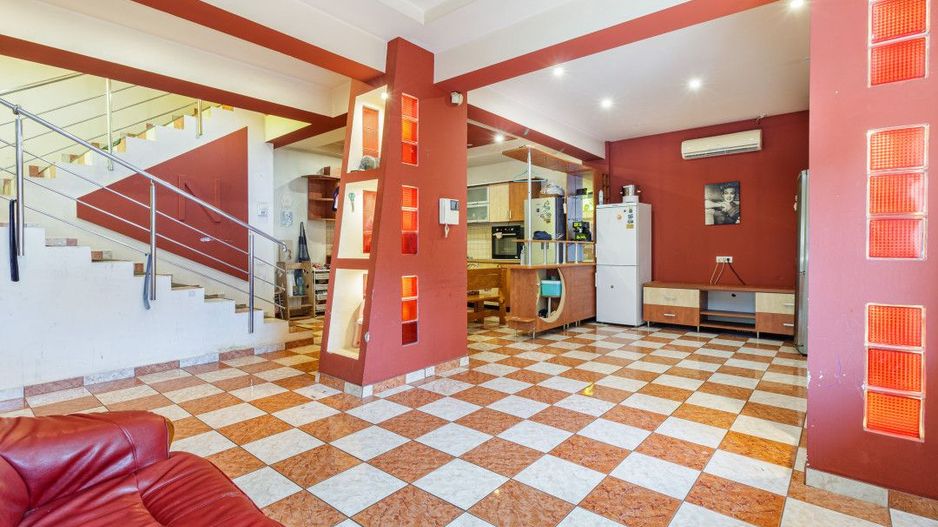 Casa cu curte | Potential pentru rezidenta sau afacere| Aparatorii Patriei - Poză 5