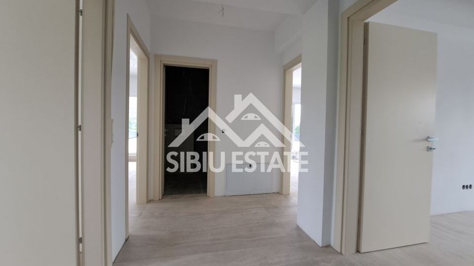 Casa noua cu piscina si terase panoramice, garaj - Poză 17