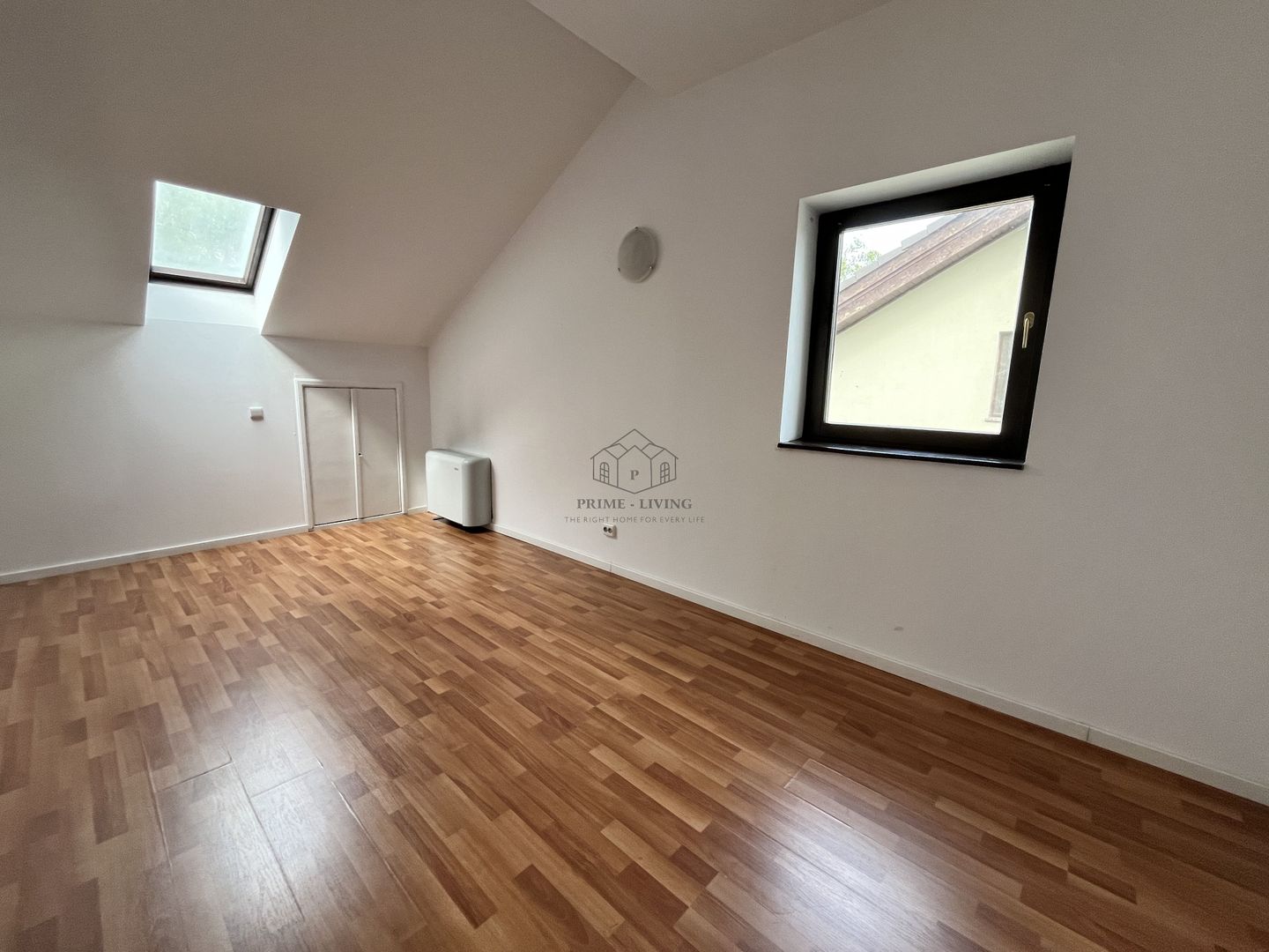 VILA CU 5 CAMERE LA INCHIRIERE PE MALUL LACULUI STRAULESTI - Poză 15