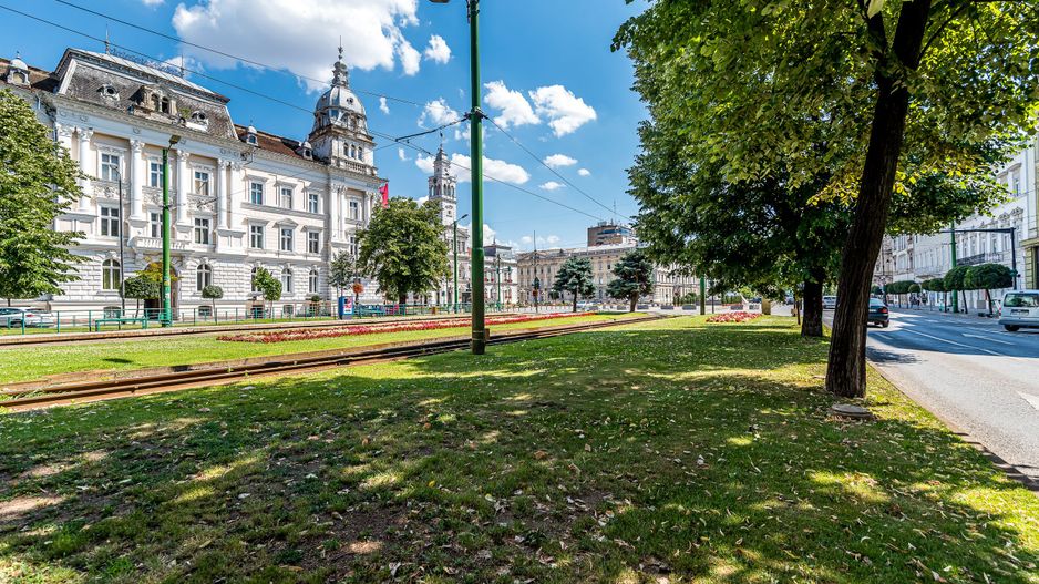 Apartament istoric pe Bulevardul Revoluției - Poză 1