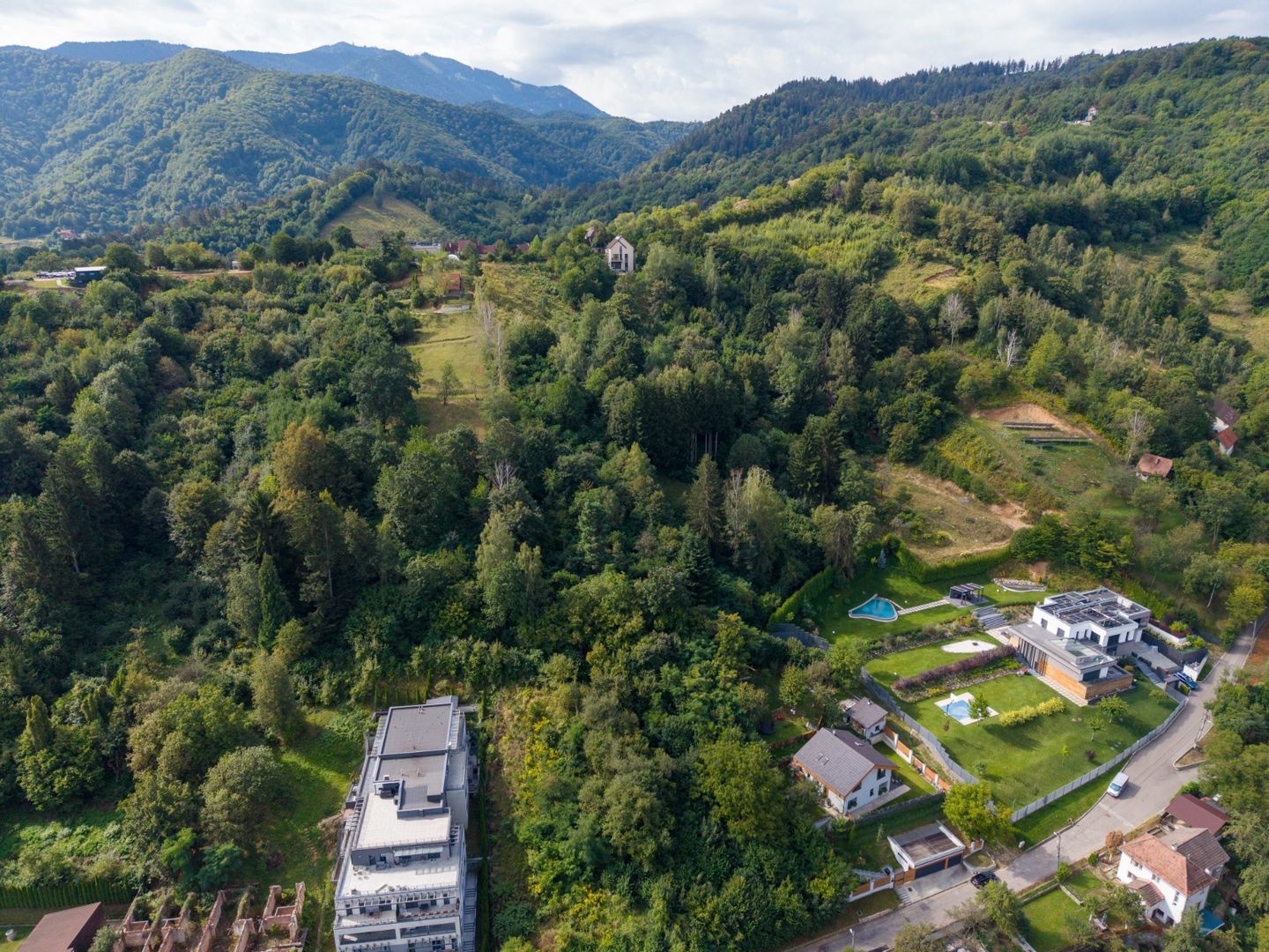 COMISION 0% | TEREN INTRAVILAN 3.731 MP | OPORTUNITATE RARĂ | BRAȘOV - Poză 2