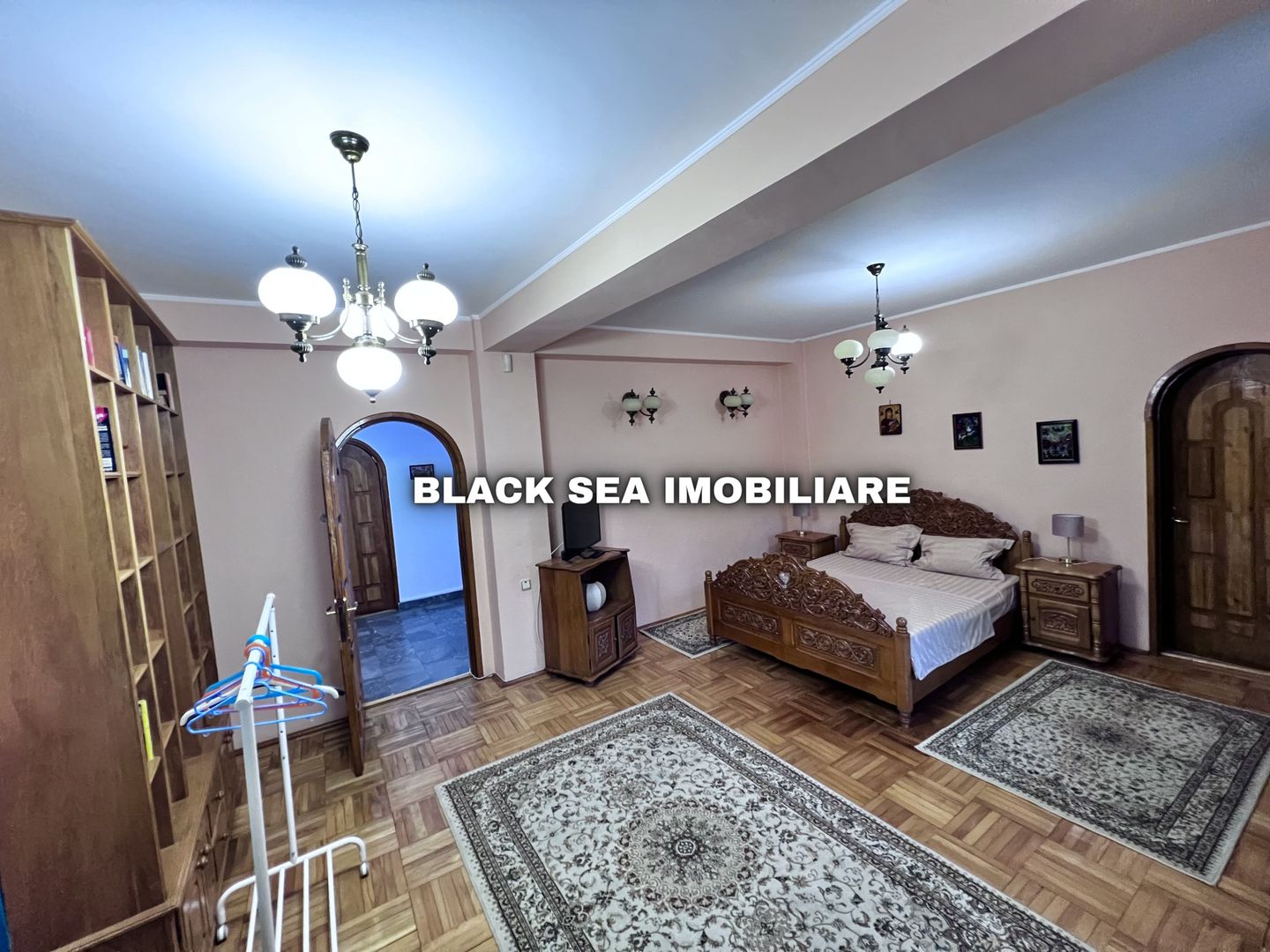 Vila 7 camere D+P+1+M - Gaze - 2 Garaje - 50m de plaja - Ocazie Unică - Poză 5