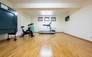 Vilă premium 11 camere | Dămăroaia | saună | fitness | teren 1.000mp - Poză 15