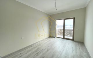 Casa despărțită prin garaj cu 5 camere | Giroc - Poză 10