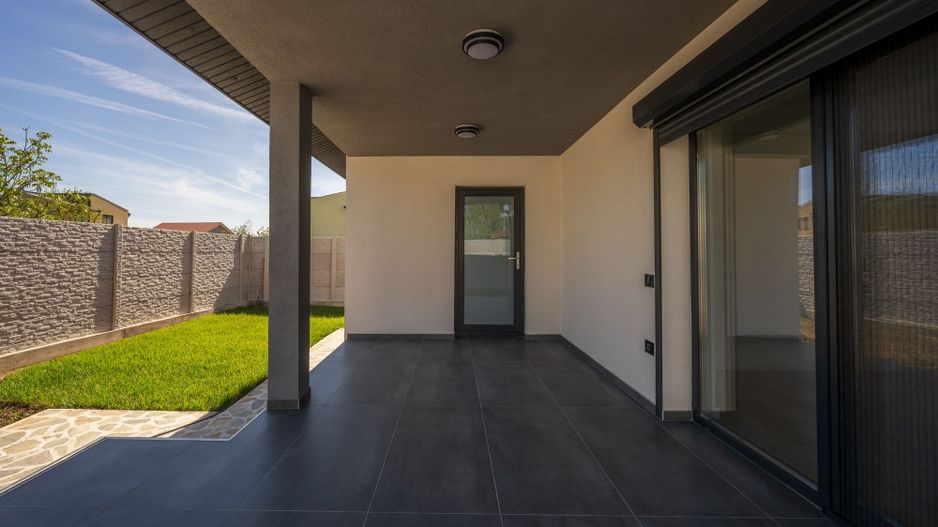 CASA TIPLA, Racordata la toate Utilitățile ! Domnești ! - Poză 20