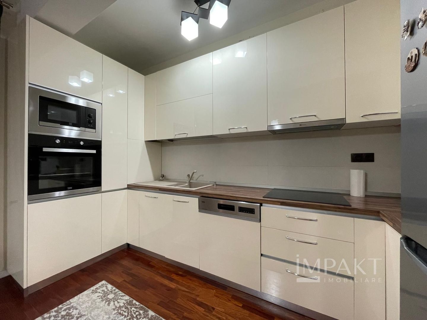 Apartament lux,  prima inchiriere-  4 camere + 2 locuri parcare - Poză 14