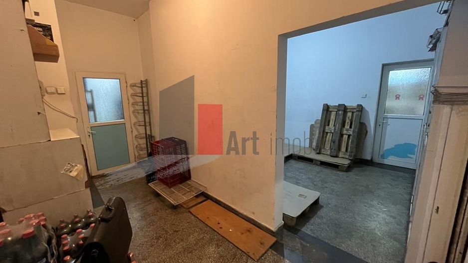 Spatiul "OBERT" , vitrina cu deschidere mare la strada, trafic pietonal si auto - Poză 1