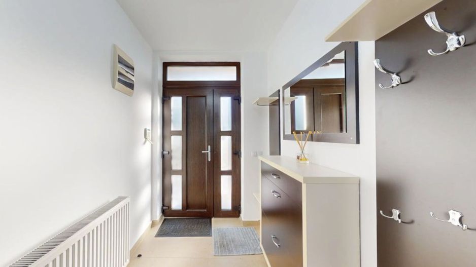Casa individuala cu pivnita in Sura Mica, zona Salii de sport - Sibiu - Poză 5