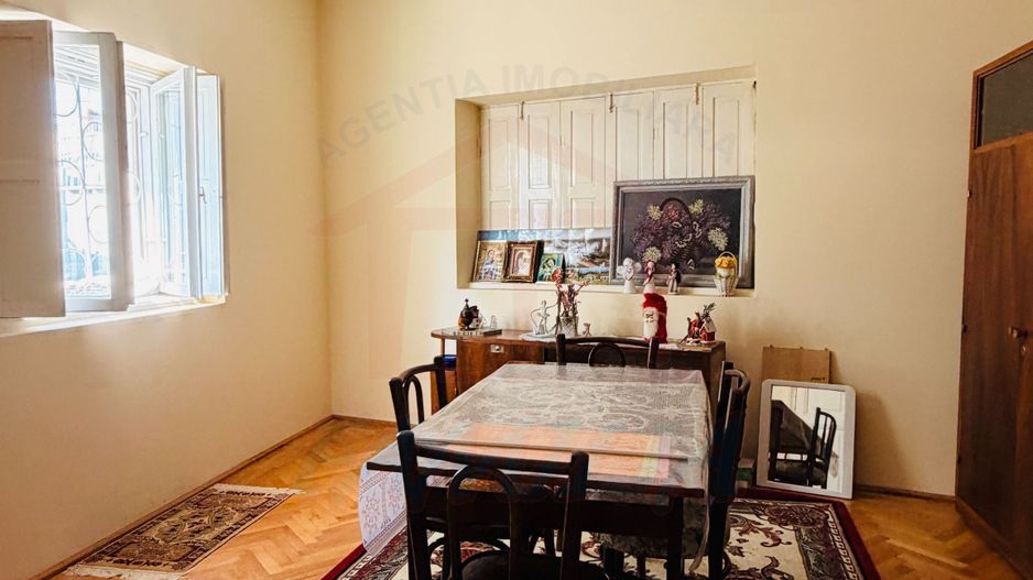 Casă boierească cu 4 camere in Galati, Zonă Piața Centrală, - Poză 4