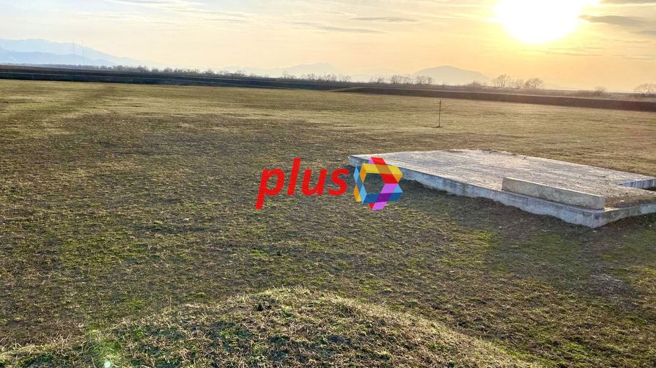 Teren 11 ha cu heleșteu 3 ha - Poză 5