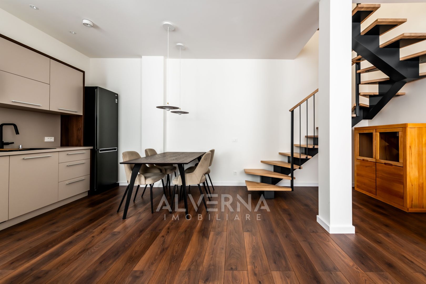 Apartament 3 camere - tip duplex | 80mp | Semicentral - str. Paris - Poză 3