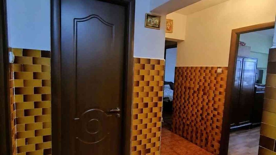 Vanzare 3 camere, etaj 1, balcon luminos, bucătărie separată – Drumul Taberei - Poză 4
