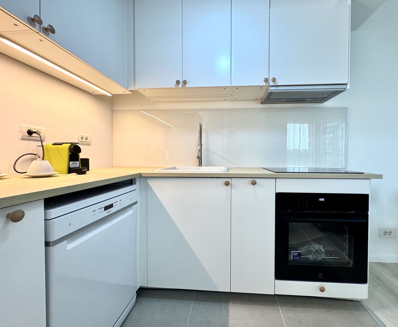 3 camere modern, vedere panormica spre pădurea verde, zona Lipovei - Poză 7