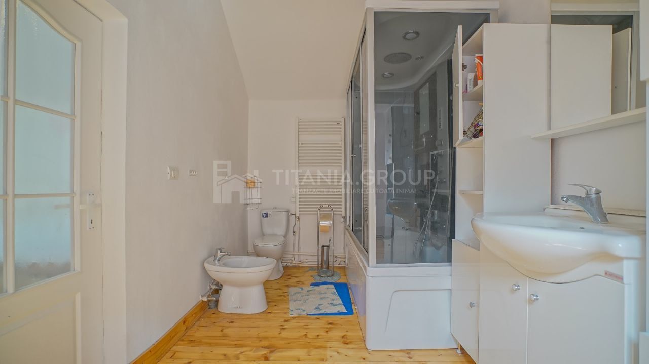 Vila in Poiana Brasov cu teren generos 1600mp, 2 corpuri, comision 0 - Poză 9